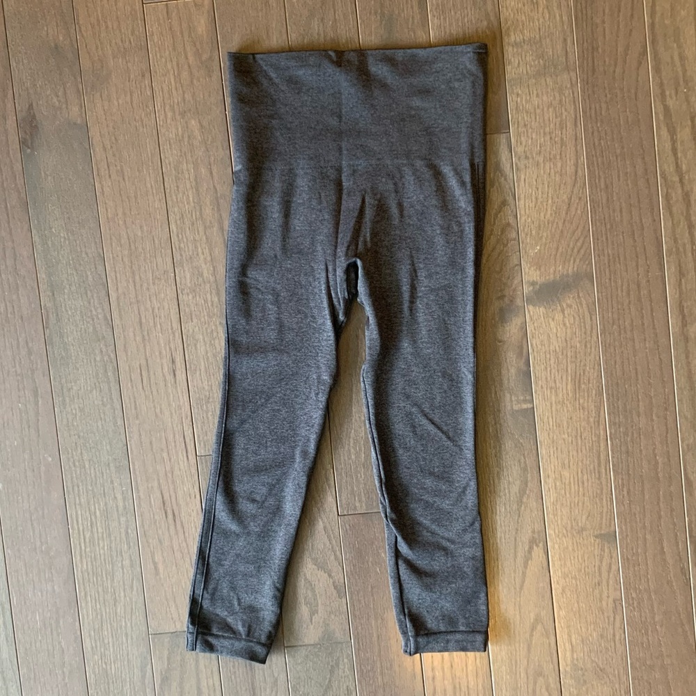 Spanx active leggings — like new 👟